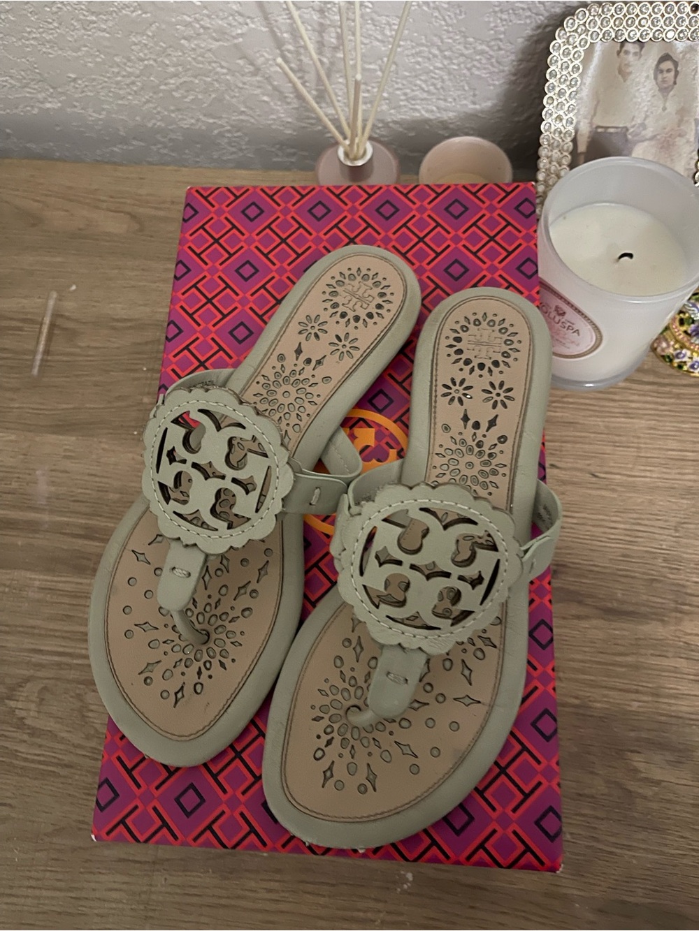 Tory Burch Mint Green Miller Logo Thong Sandals - Picture 9 of 10